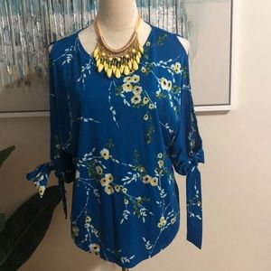 Worthington blouse size S, * necklace included‎ *